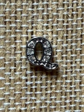 Silver Letter Q